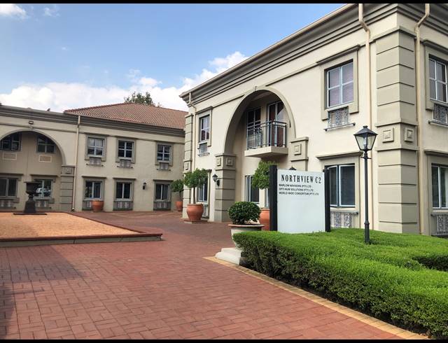 100M² OFFICE TO LET IN HYDE PARK